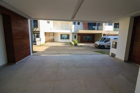 Casa de condomínio à venda com 216m², 3 quartos e 4 vagas Casa de condomínio à venda com 216m², 3 quartos e 4 vagasVista da Sala