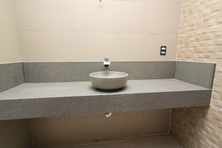 Casa de condomínio à venda com 216m², 3 quartos e 4 vagas Casa de condomínio à venda com 216m², 3 quartos e 4 vagasBanheiro da Suíte 2