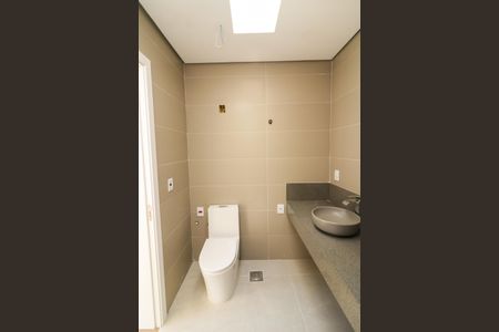 Casa de condomínio à venda com 216m², 3 quartos e 4 vagas Casa de condomínio à venda com 216m², 3 quartos e 4 vagasBanheiro da Suíte 3