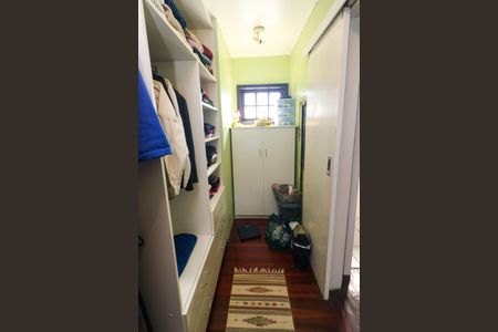 Casa à venda com 426m², 3 quartos e 4 vagas Casa à venda com 426m², 3 quartos e 4 vagasCloset da suíte