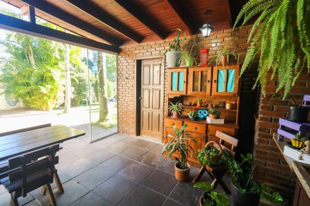 Casa à venda com 426m², 3 quartos e 4 vagas Casa à venda com 426m², 3 quartos e 4 vagasVaranda