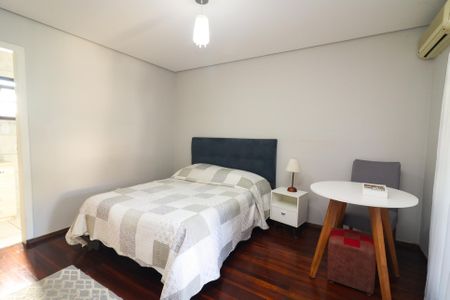 Casa à venda com 426m², 3 quartos e 4 vagas Casa à venda com 426m², 3 quartos e 4 vagasQuarto Suíte