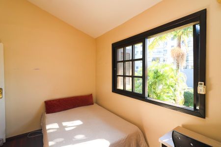 Casa à venda com 426m², 3 quartos e 4 vagas Casa à venda com 426m², 3 quartos e 4 vagasQuarto 2