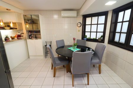 Casa à venda com 426m², 3 quartos e 4 vagas Casa à venda com 426m², 3 quartos e 4 vagasSala de Jantar