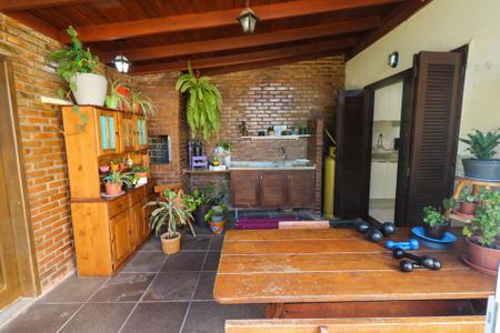 Casa à venda com 426m², 3 quartos e 4 vagas Casa à venda com 426m², 3 quartos e 4 vagasVaranda