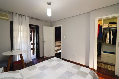 Casa à venda com 426m², 3 quartos e 4 vagas Casa à venda com 426m², 3 quartos e 4 vagasQuarto Suíte