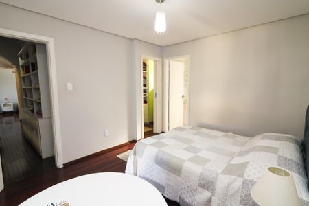 Casa à venda com 426m², 3 quartos e 4 vagas Casa à venda com 426m², 3 quartos e 4 vagasQuarto Suíte