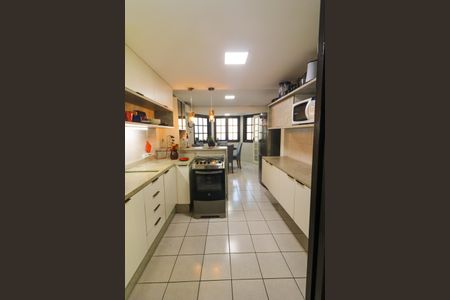 Casa à venda com 426m², 3 quartos e 4 vagas Casa à venda com 426m², 3 quartos e 4 vagasCozinha