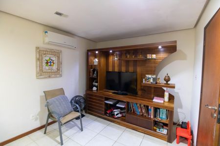 Casa de condomínio à venda com 400m², 5 quartos e 2 vagas Casa de condomínio à venda com 400m², 5 quartos e 2 vagasSala de TV