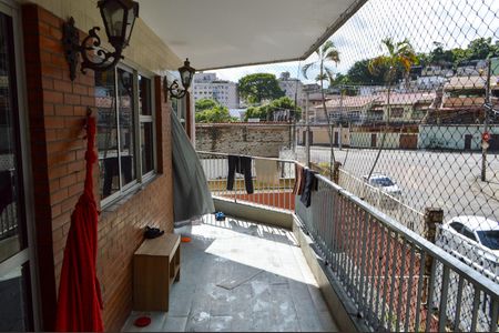 Apartamento à venda com 85m², 3 quartos e 1 vaga Apartamento à venda com 85m², 3 quartos e 1 vagaVaranda