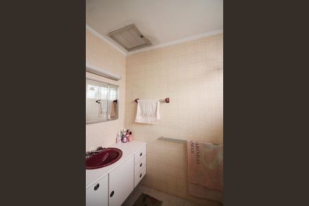 Casa à venda com 218m², 3 quartos e 3 vagasBanheiro da Suíte