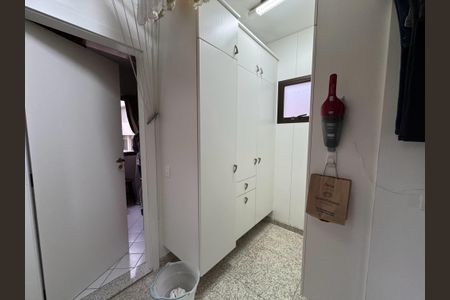 Apartamento à venda com 230m², 4 quartos e 3 vagas Apartamento à venda com 230m², 4 quartos e 3 vagasÁrea de Serviço