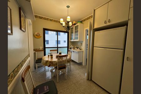 Apartamento à venda com 230m², 4 quartos e 3 vagas Apartamento à venda com 230m², 4 quartos e 3 vagasCozinha