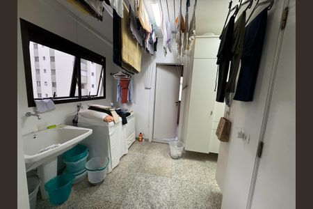 Apartamento à venda com 230m², 4 quartos e 3 vagas Apartamento à venda com 230m², 4 quartos e 3 vagasÁrea de Serviço