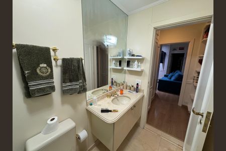 Apartamento à venda com 230m², 4 quartos e 3 vagas Apartamento à venda com 230m², 4 quartos e 3 vagasBanheiro da Suíte 2