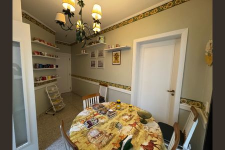 Apartamento à venda com 230m², 4 quartos e 3 vagas Apartamento à venda com 230m², 4 quartos e 3 vagasCozinha