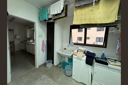 Apartamento à venda com 230m², 4 quartos e 3 vagas Apartamento à venda com 230m², 4 quartos e 3 vagasÁrea de Serviço
