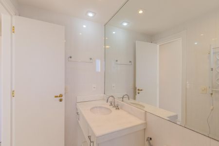Apartamento para alugar com 180m², 3 quartos e 2 vagas Apartamento para alugar com 180m², 3 quartos e 2 vagasBanheiro da Suíte 2
