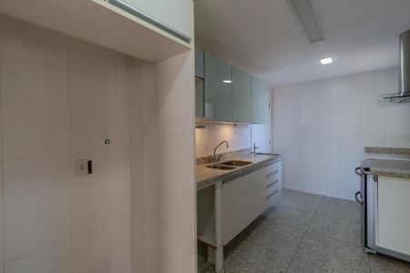 Apartamento para alugar com 180m², 3 quartos e 2 vagas Apartamento para alugar com 180m², 3 quartos e 2 vagasCozinha