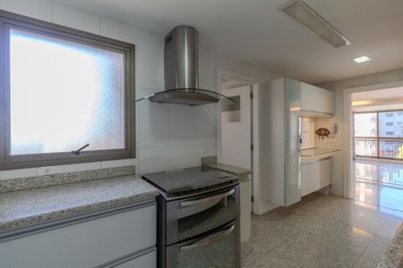 Apartamento para alugar com 180m², 3 quartos e 2 vagas Apartamento para alugar com 180m², 3 quartos e 2 vagasCozinha