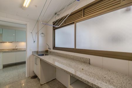 Apartamento para alugar com 180m², 3 quartos e 2 vagas Apartamento para alugar com 180m², 3 quartos e 2 vagasÁrea de Serviço