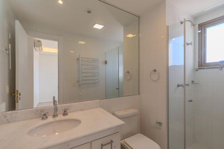 Apartamento para alugar com 180m², 3 quartos e 2 vagas Apartamento para alugar com 180m², 3 quartos e 2 vagasBanheiro da Suíte 2