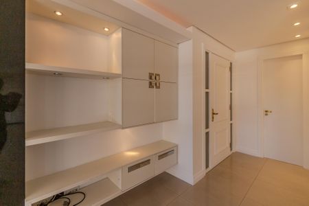 Apartamento para alugar com 180m², 3 quartos e 2 vagas Apartamento para alugar com 180m², 3 quartos e 2 vagasHall de entrada