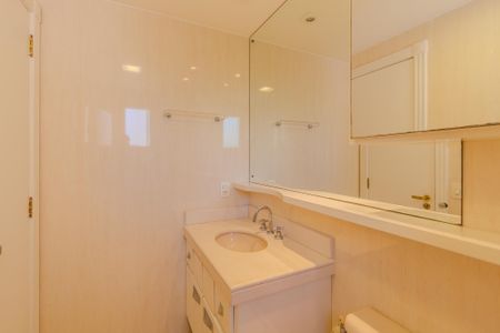 Apartamento para alugar com 180m², 3 quartos e 2 vagas Apartamento para alugar com 180m², 3 quartos e 2 vagasBanheiro da Suíte 3