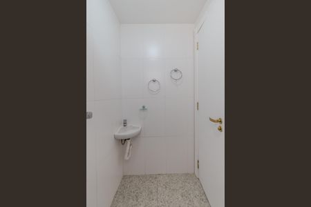 Apartamento para alugar com 180m², 3 quartos e 2 vagas Apartamento para alugar com 180m², 3 quartos e 2 vagasBanheiro de Serviço