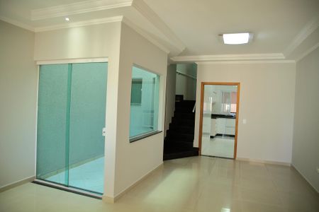 Casa à venda com 162m², 3 quartos e 4 vagasSala