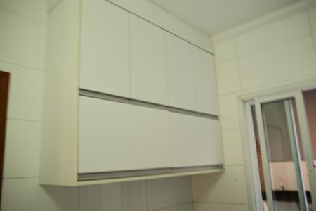 Casa à venda com 162m², 3 quartos e 4 vagasCozinha - Armários