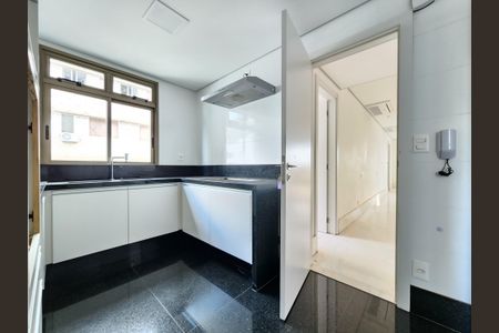 Apartamento à venda com 137m², 4 quartos e 4 vagasCozinha