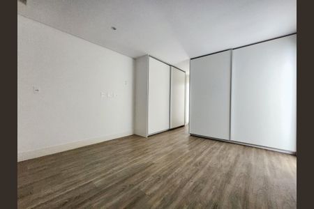 Apartamento à venda com 137m², 4 quartos e 4 vagas Suíte 1