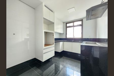 Apartamento à venda com 137m², 4 quartos e 4 vagasCozinha