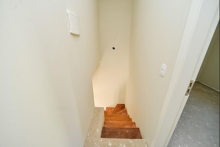 Casa de condomínio à venda com 127m², 3 quartos e 2 vagas Casa de condomínio à venda com 127m², 3 quartos e 2 vagasEscada