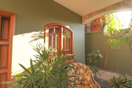 Casa à venda com 321m², 4 quartos e 3 vagas Casa à venda com 321m², 4 quartos e 3 vagasJardim