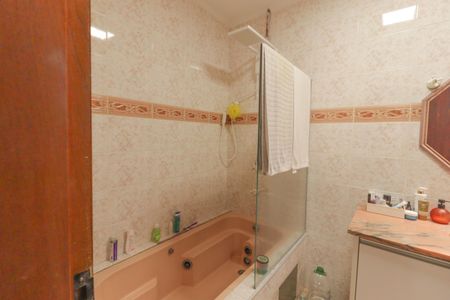 Casa à venda com 321m², 4 quartos e 3 vagas Casa à venda com 321m², 4 quartos e 3 vagasSuíte 2 Banheiro