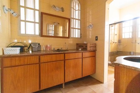 Casa à venda com 695m², 3 quartos e 7 vagasBanheiro da Suíte 03