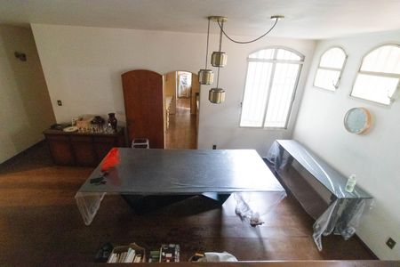 Casa à venda com 695m², 3 quartos e 7 vagasSala