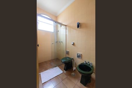 Casa à venda com 695m², 3 quartos e 7 vagasBanheiro da Suíte 02