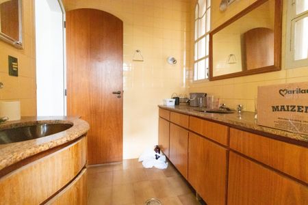 Casa à venda com 695m², 3 quartos e 7 vagasBanheiro da Suíte 03