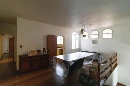 Casa à venda com 695m², 3 quartos e 7 vagasSala