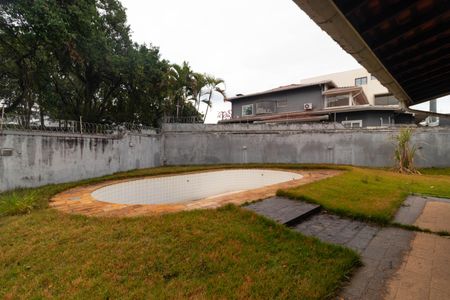 Casa à venda com 695m², 3 quartos e 7 vagasQuintal