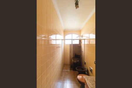 Casa à venda com 695m², 3 quartos e 7 vagasBanheiro da Suíte 01