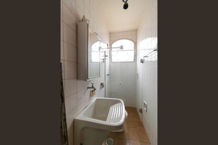 Casa à venda com 695m², 3 quartos e 7 vagasBanheiro de Serviço