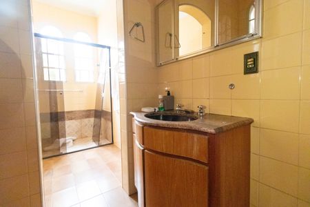 Casa à venda com 695m², 3 quartos e 7 vagasBanheiro da Suíte 03