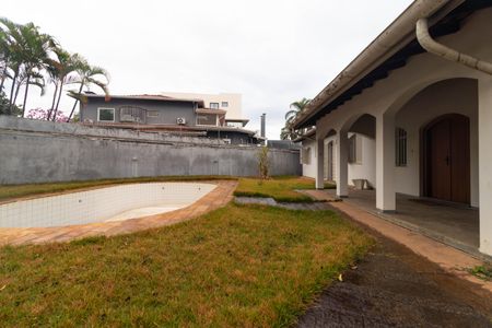 Casa à venda com 695m², 3 quartos e 7 vagasQuintal
