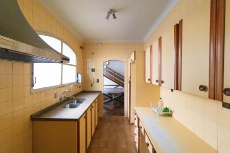 Casa à venda com 695m², 3 quartos e 7 vagasCozinha