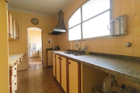 Casa à venda com 695m², 3 quartos e 7 vagasCozinha