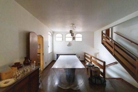 Casa à venda com 695m², 3 quartos e 7 vagasSala